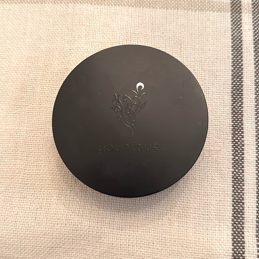 Younique pressed powder
